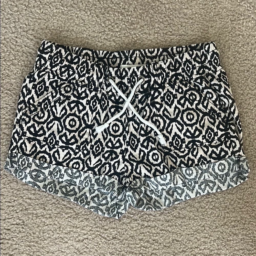 Kasper Black and White High Waist Geometric Shorts